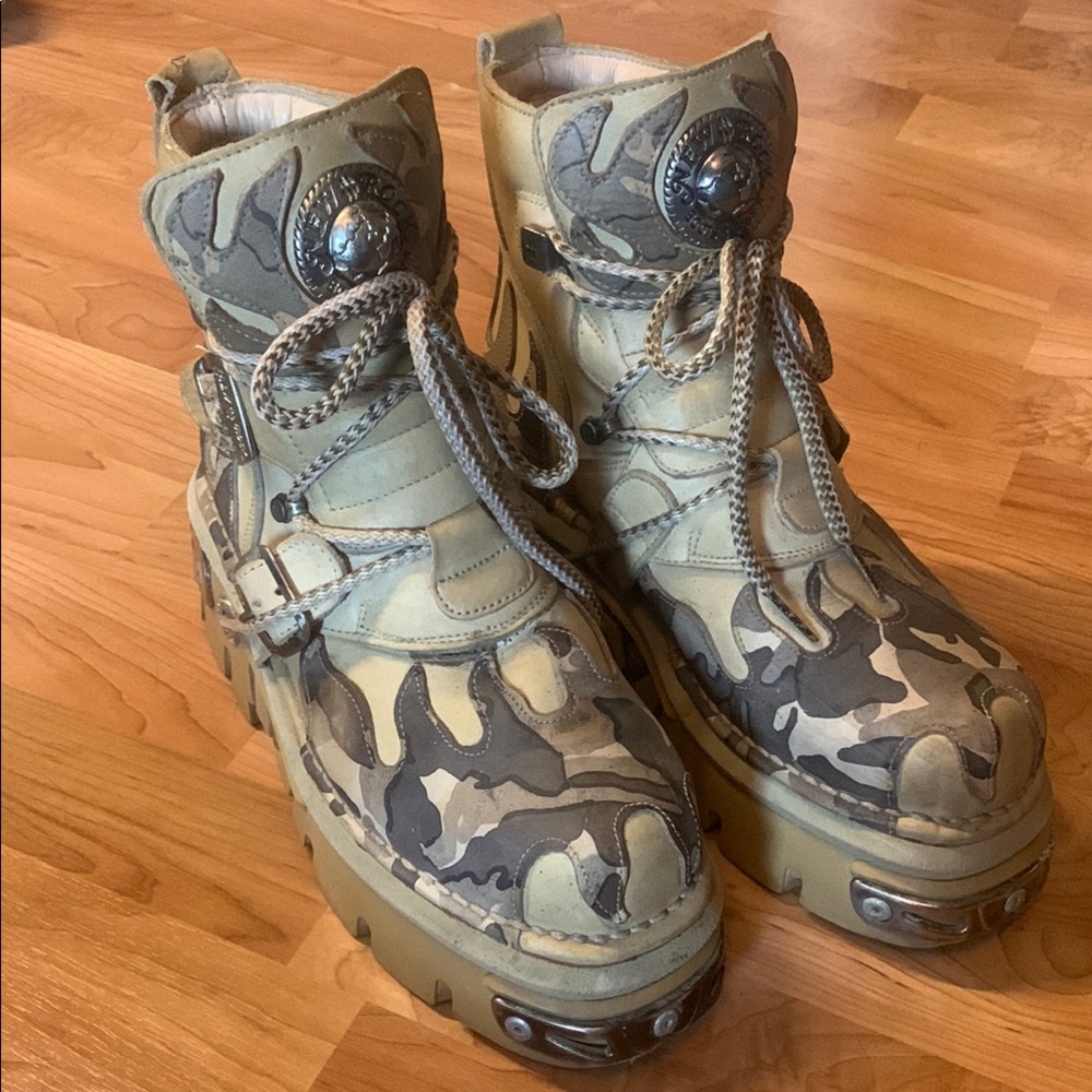 beat up new rock camouflage reactors